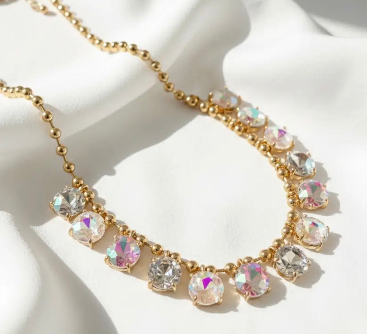 Dangle beaded chain white